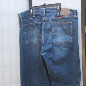Wrangler men's jeans relaxed fit size 36 X 30